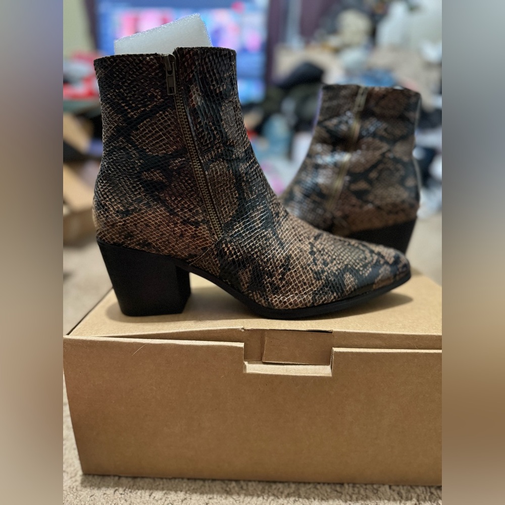 Chelsea Boot Faux Snake